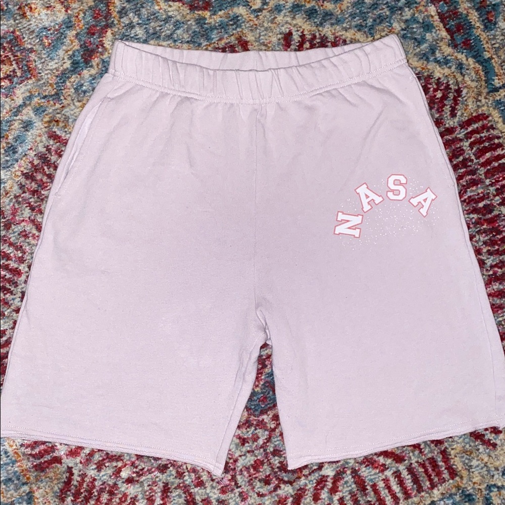 Lilac Long Sweatshorts with NASA print